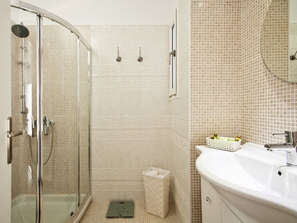 Miland Suites 70/74