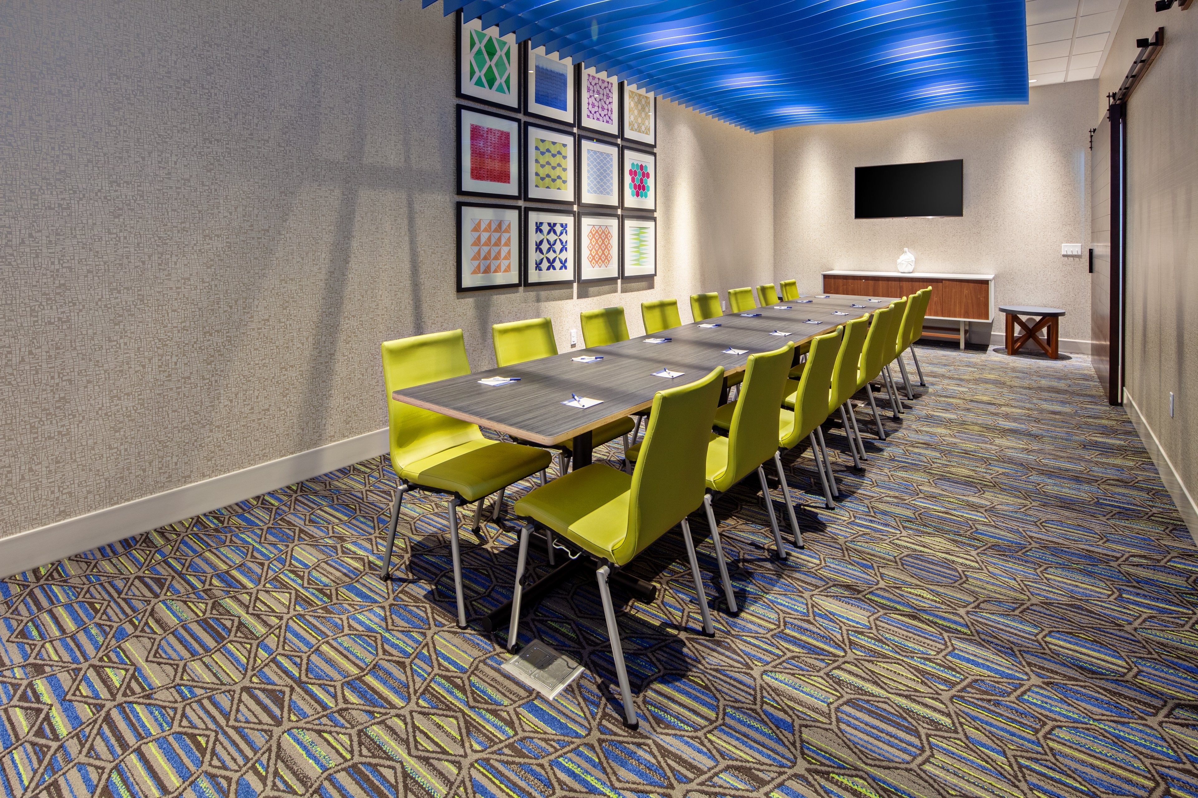 Holiday Inn Express Hotel Suites Ventura Harbor 58/69