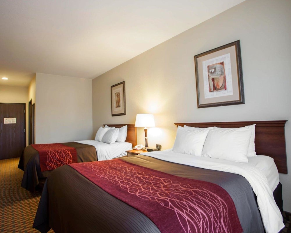 Comfort Inn and Suites Harrisonville 12/48