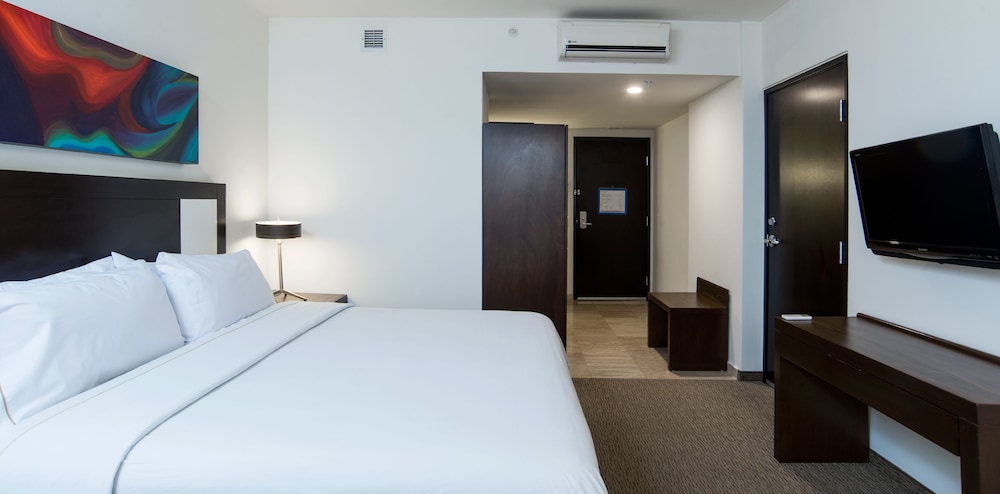 Holiday Inn Guadalajara Patria-Universidad 13/50
