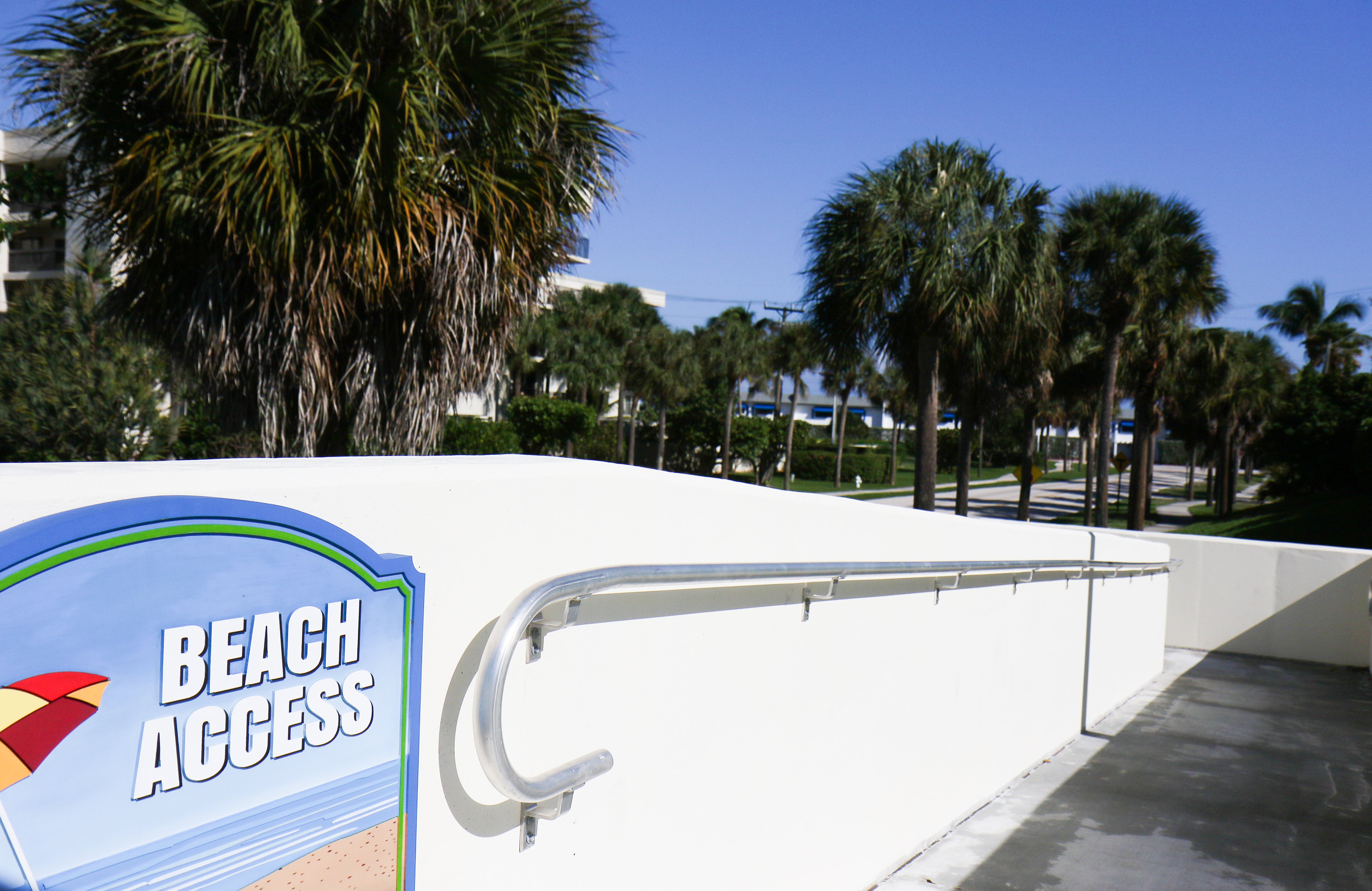 Holiday Inn Express North Palm Beach Oceanview 48/81