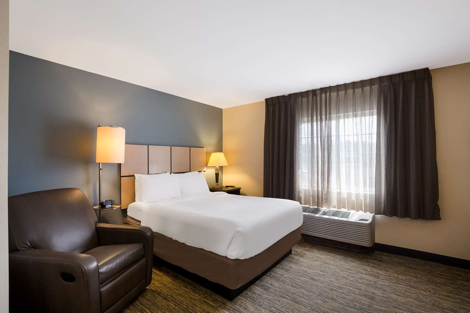 Sonesta Simply Suites St Louis Earth City 13/35