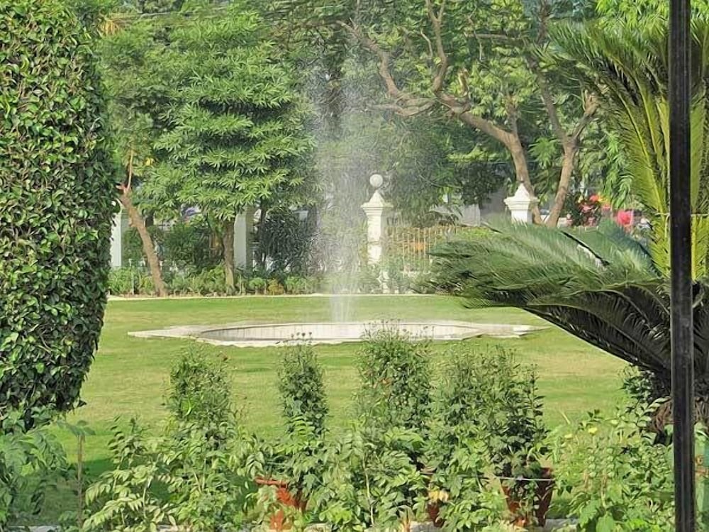 Ritz Plaza 40/50