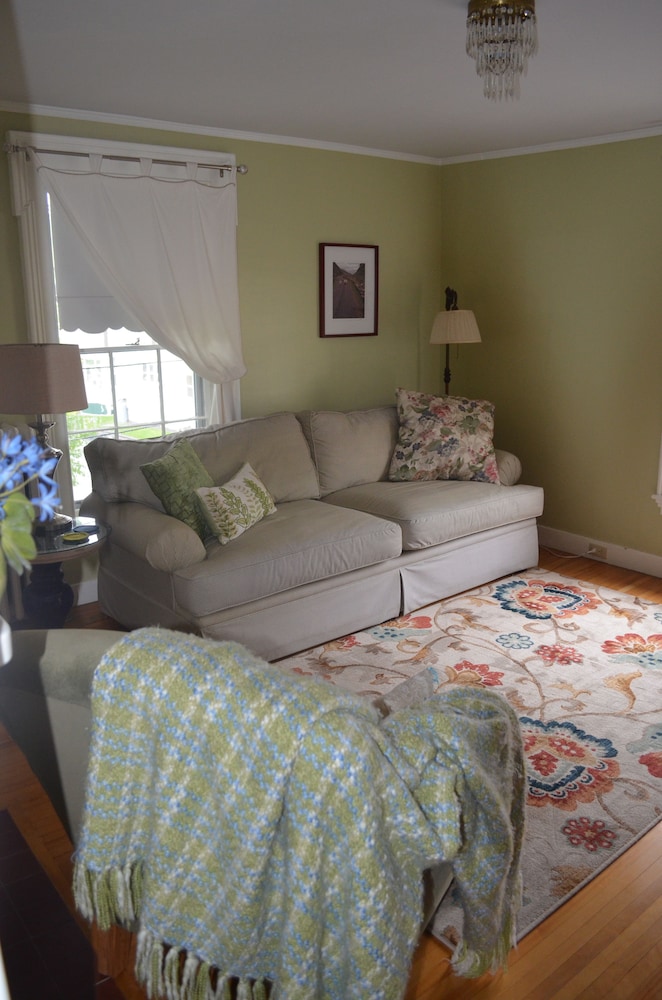 Benjamin F Packard House Bed and Breakfast 24/47