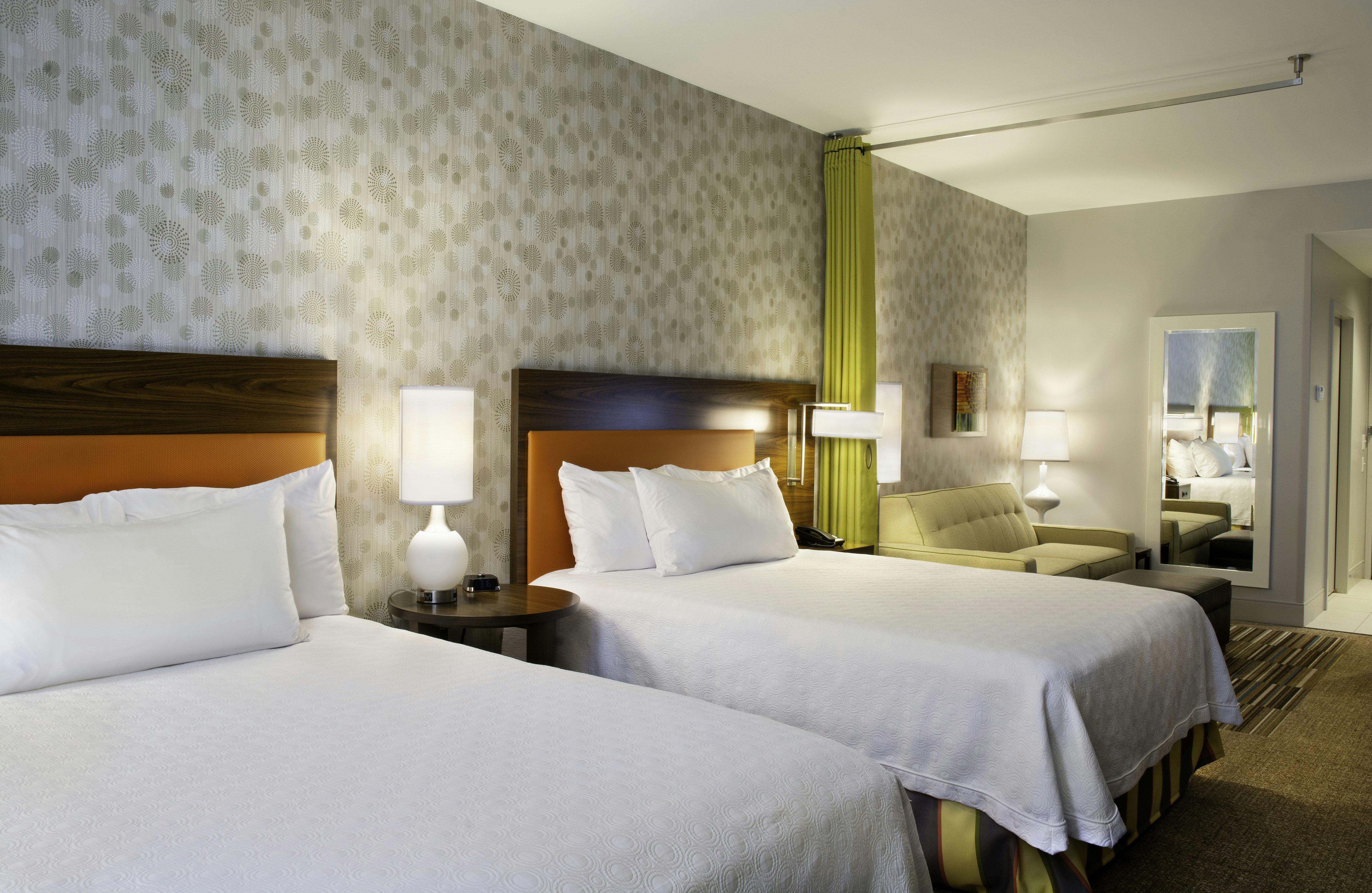 STUDIO, 2 QUEEN BEDS