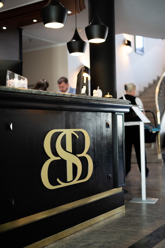 Van Der Valk Schlosshotel Grosser Gasthof 7/59