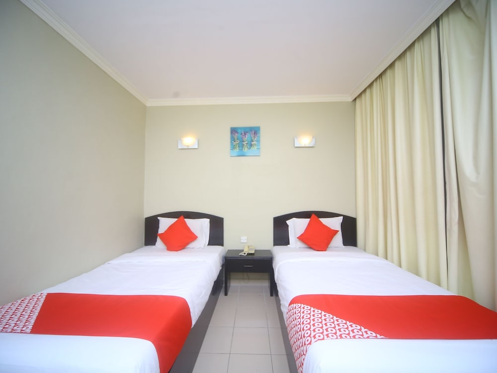 Room at OYO 1027 Hotel London, SANDAKAN