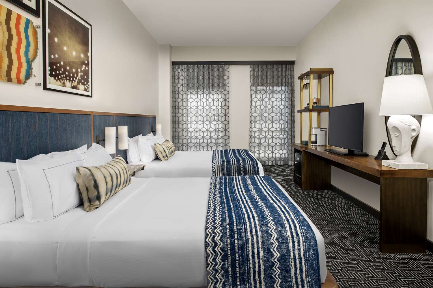 Big, 2 Queen Beds
