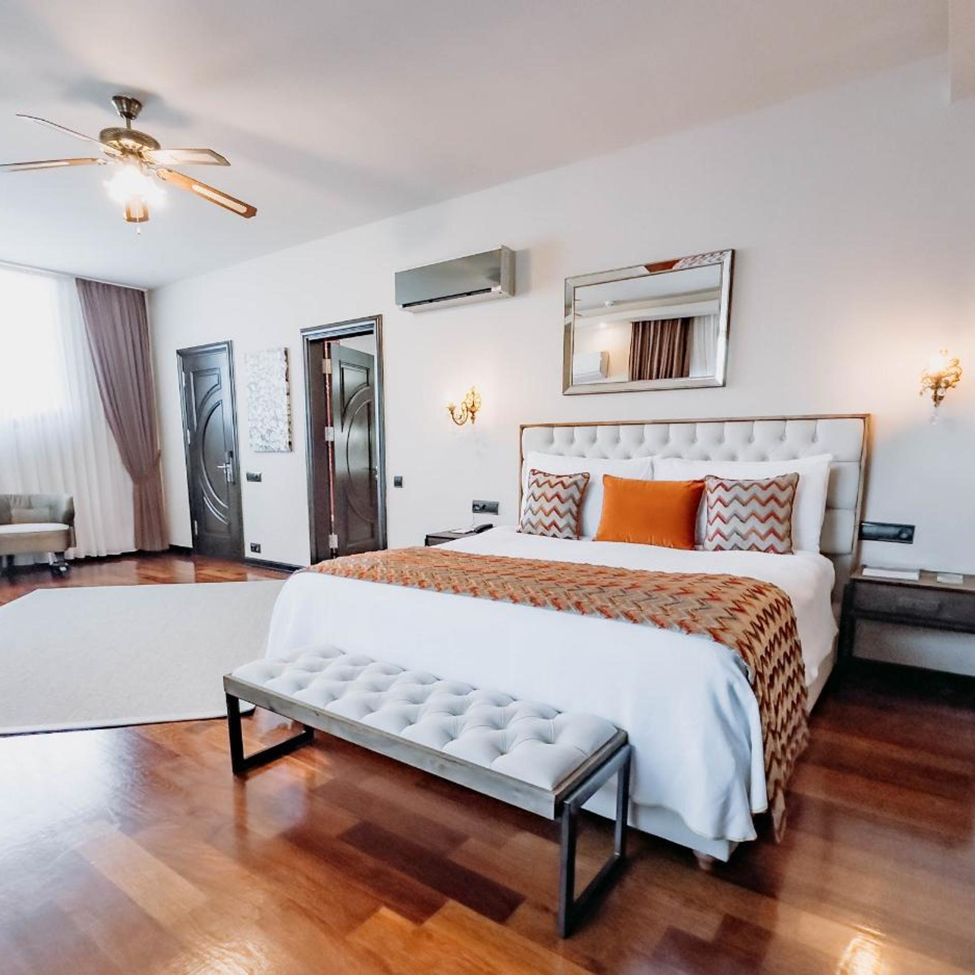 Deluxe, Suite