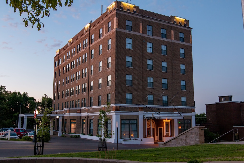Landmark Inn 3/58