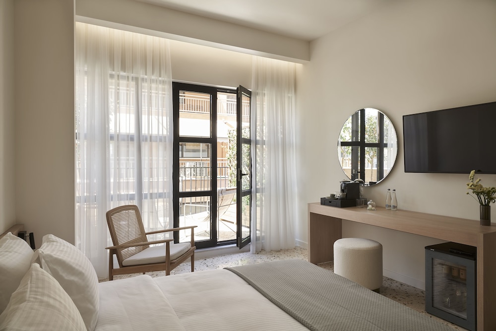 Vasi Hotel 50/50
