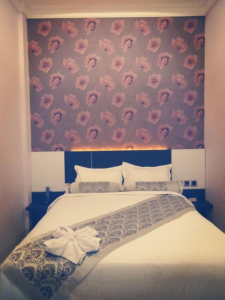 Malang City Boulevard Homestay And Resto 10/55