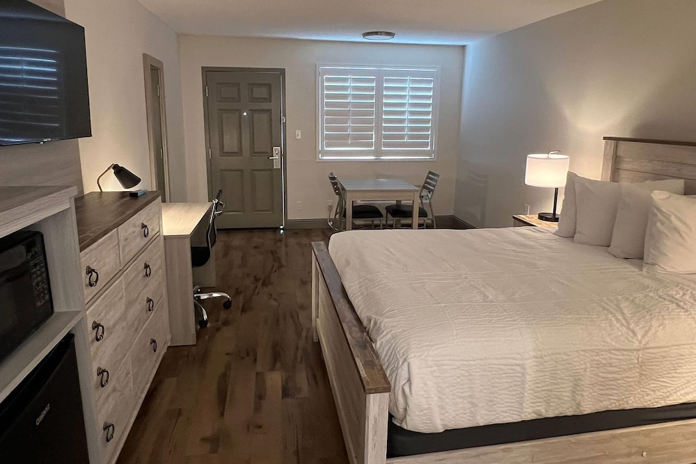 جناح بسرير كوين، Baymont by Wyndham Susanville 2/8