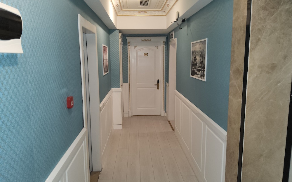 LEYENDA HOTEL 7/50
