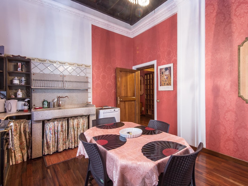 RSH Spanish Steps Luxury Apartment 29/44
