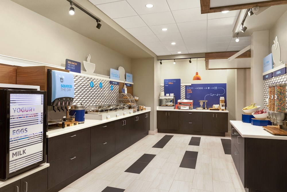 Holiday Inn Express Suites Beaver Dam 5/50
