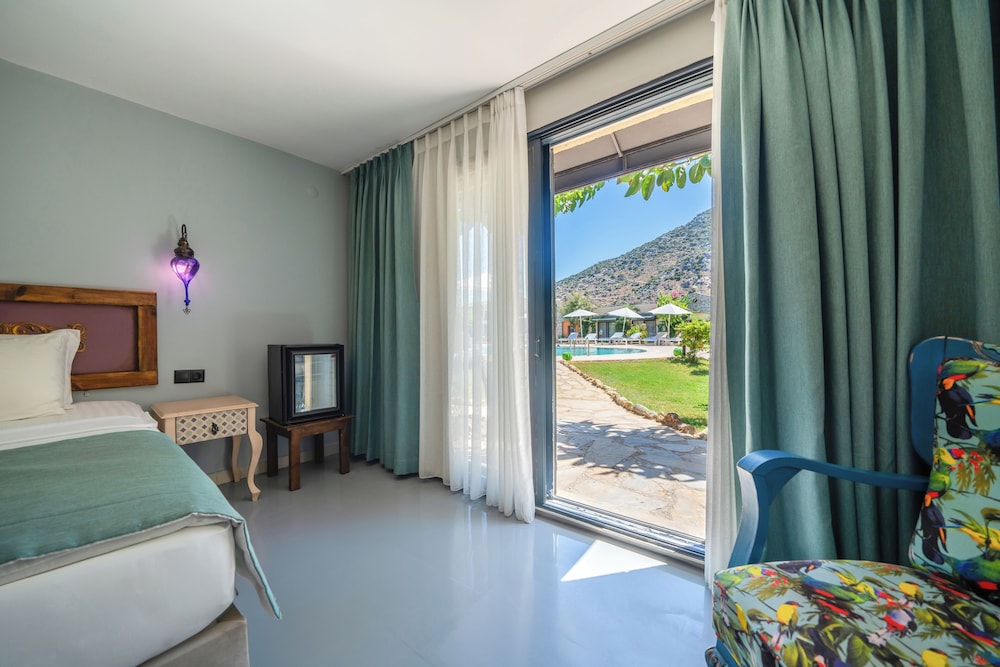 Fi Light Solto Boutique Beach Hotel 9/41
