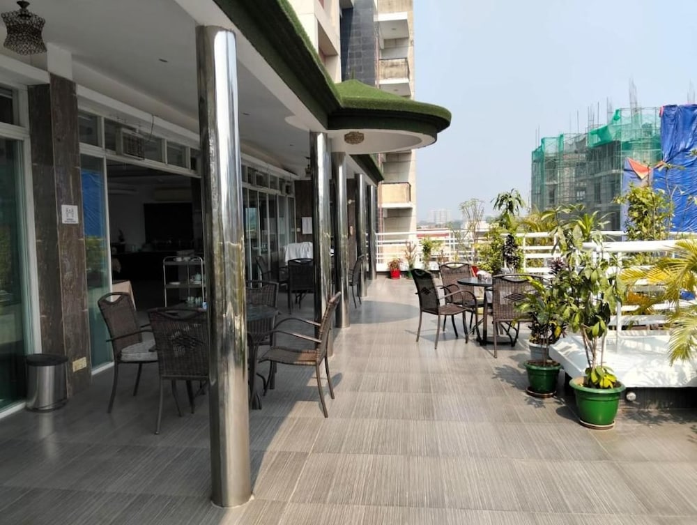 Hotel Aristocrat Inn 43/51