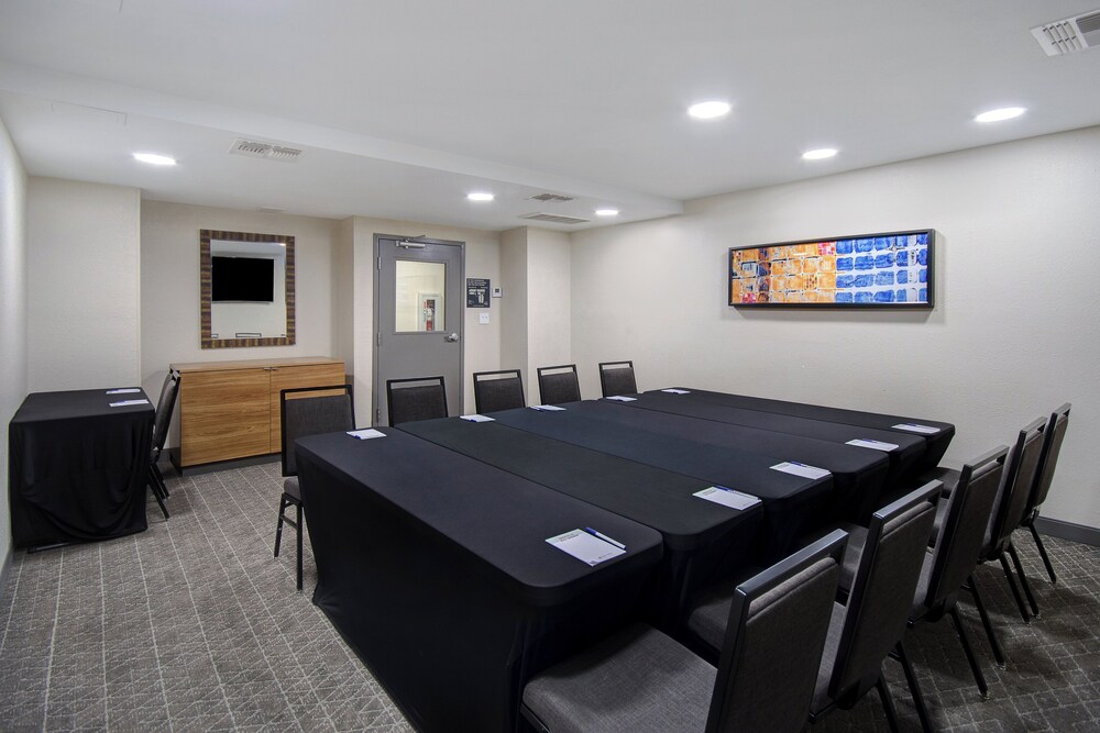 CANDLEWOOD SUITES COLUMBIA-FT. JACKSON 57/62