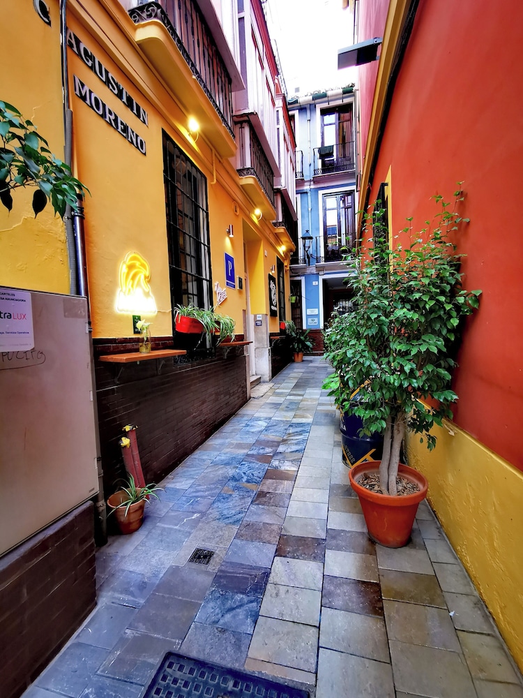 Feel Hostel City Center 58/62