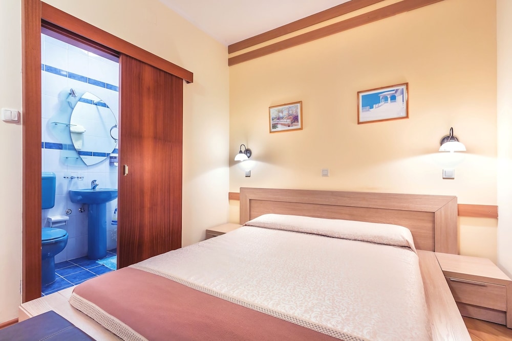 1 Bedroom, Superior, Apartment, Queen Bed, Sea View, 2 Bathrooms, Sofa