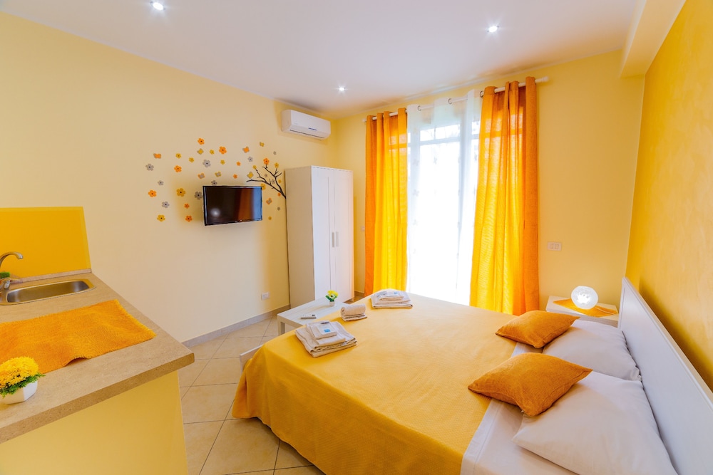 1 Bedroom, Classic, 1 Double and 1 Single Bed, Kitchenette, B B Sicily In Love 5/9