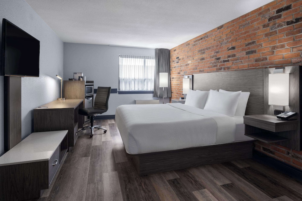 Deluxe, King Bed
