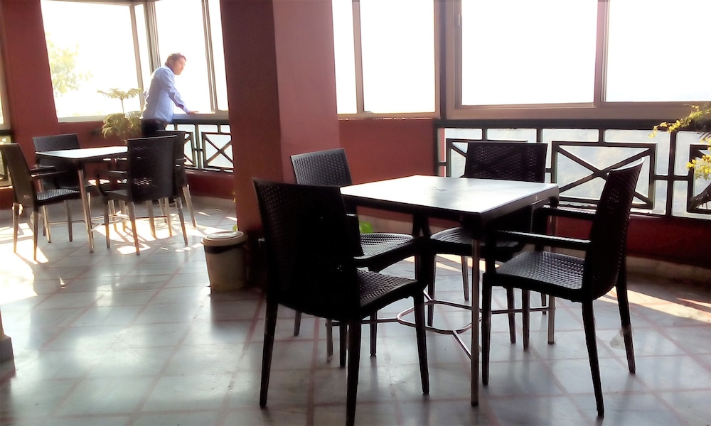 Hotel Ganesha Inn 35/50