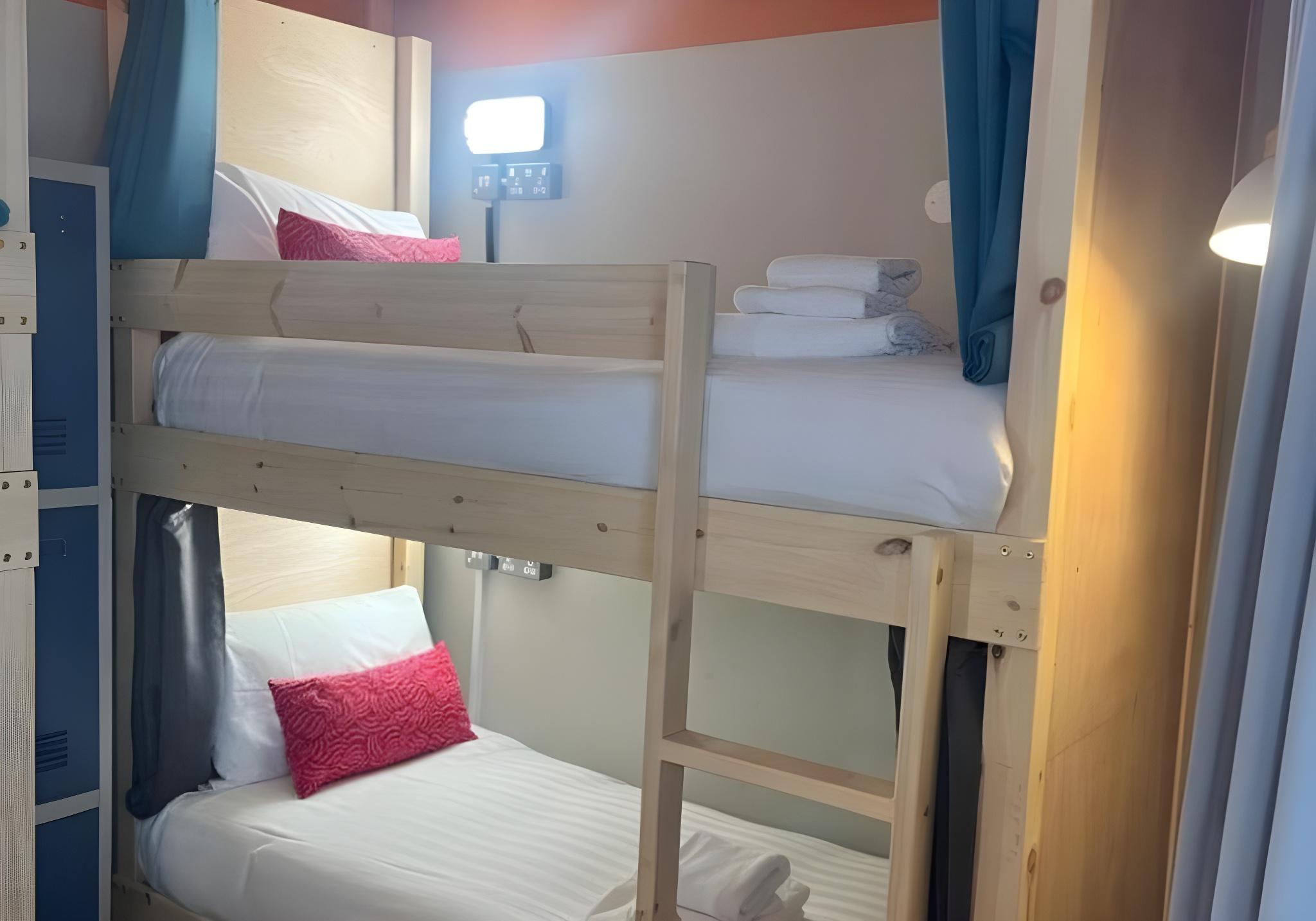 Female Dorm, 8 People