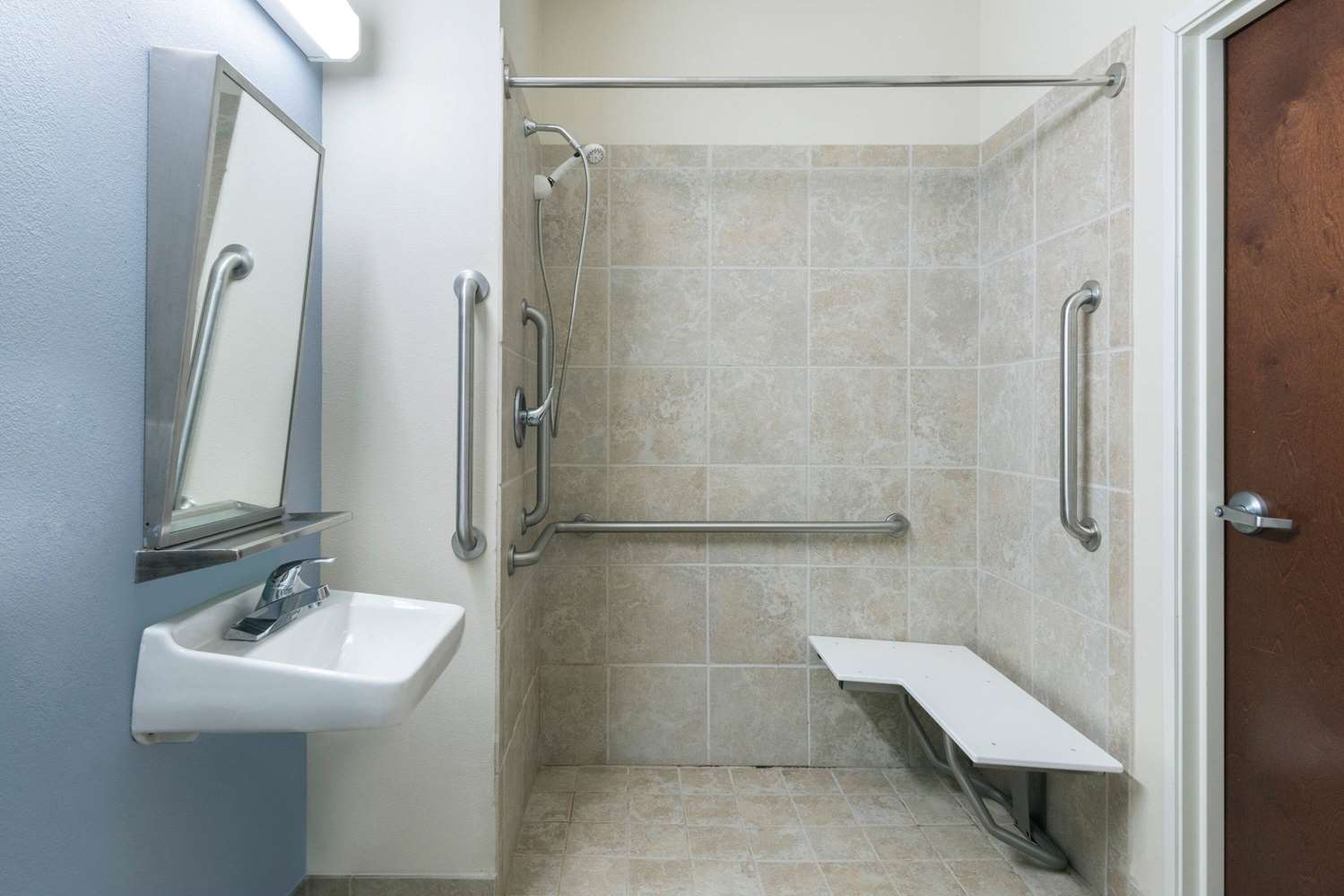 Microtel Inn And Suites Baton Rouge Airport 26/27