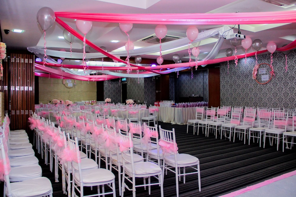Shervinton Executive Boutique Hotel 55/60