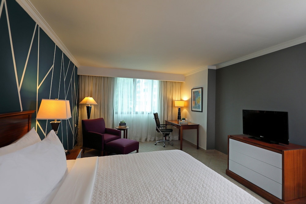 Crowne Plaza Panama 18/80
