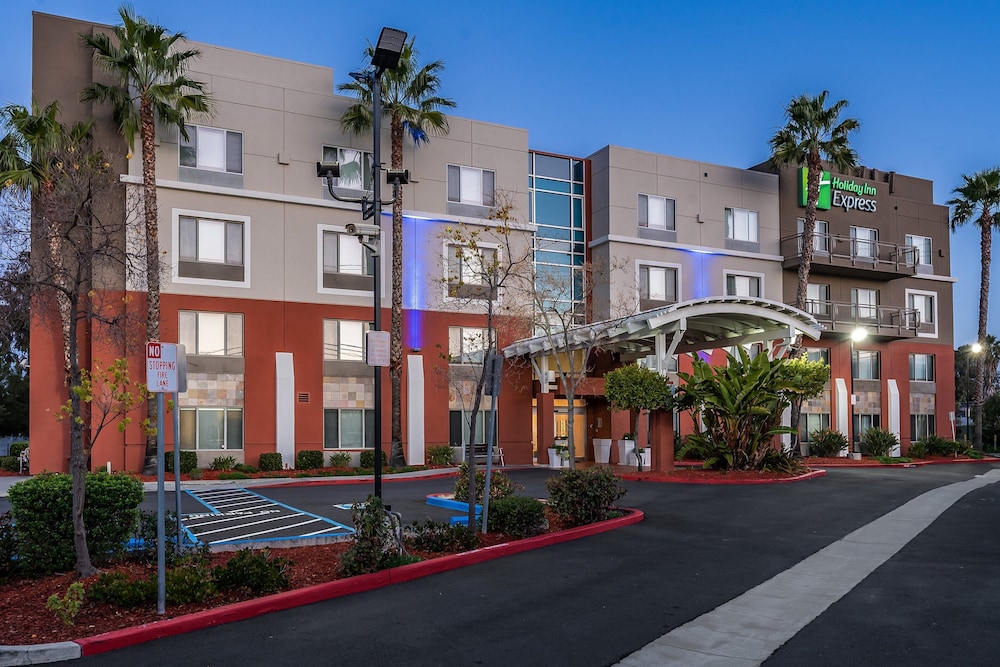 Holiday Inn Express Hotel And Suites Fremont Milpitas Central 60/69
