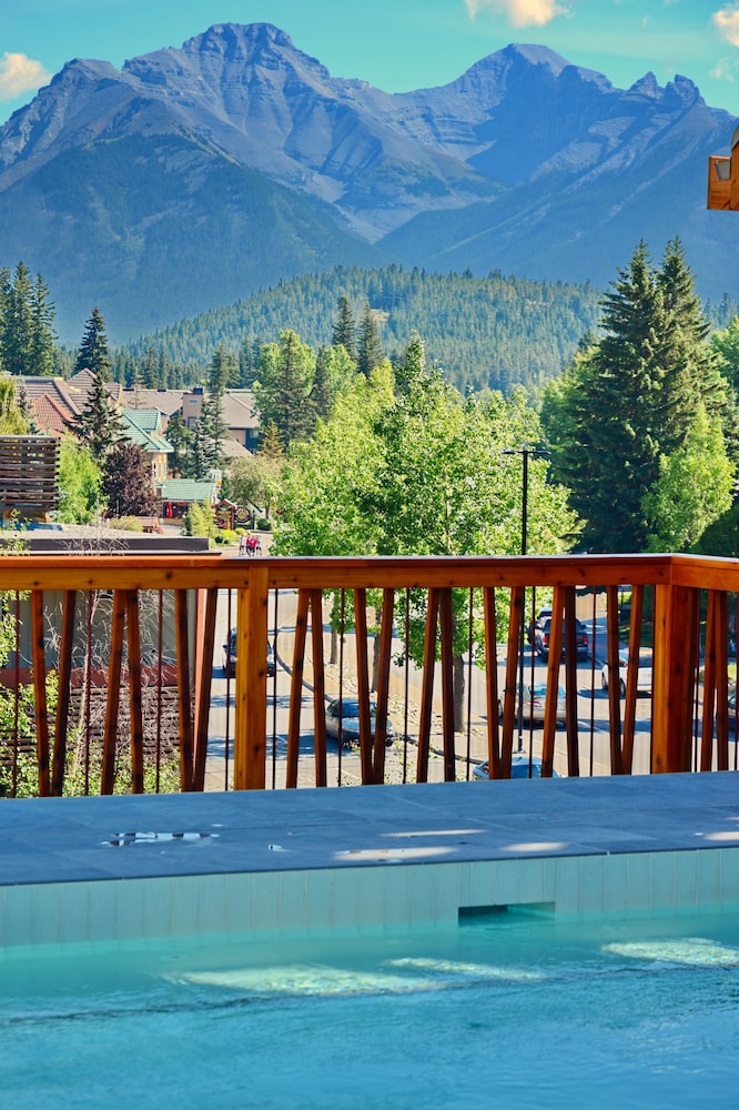 Moose Hotel And Suites 61/66