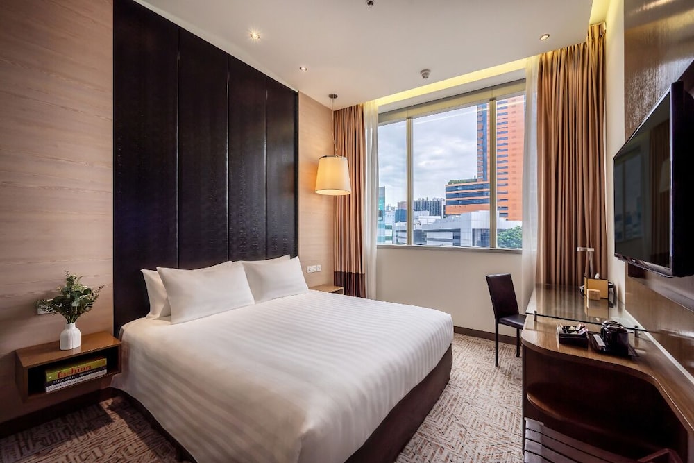 Dorsett Singapore 32/70