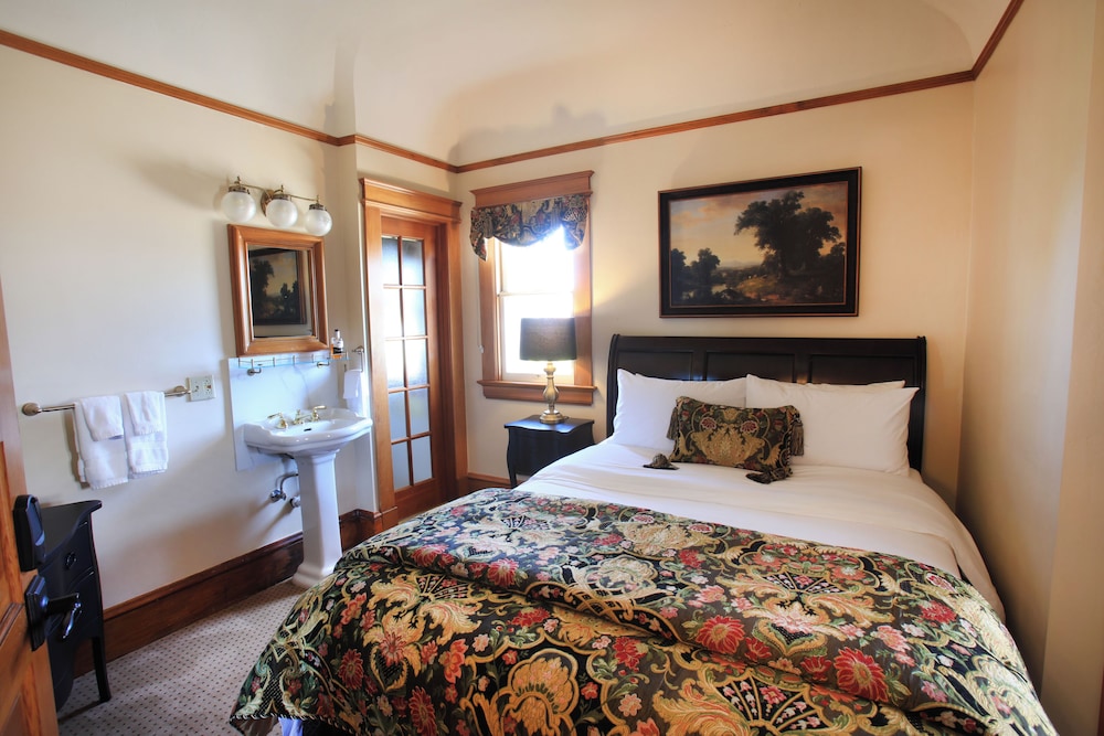 Pacific Grove Inn 12/79