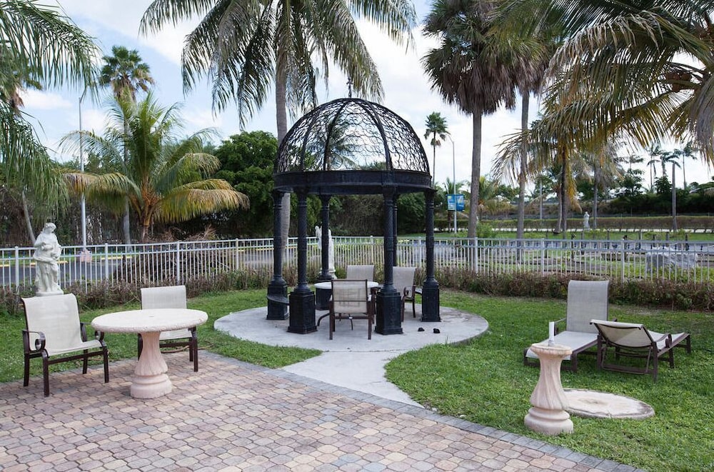 Miami Gardens Inn and Suites 26/30