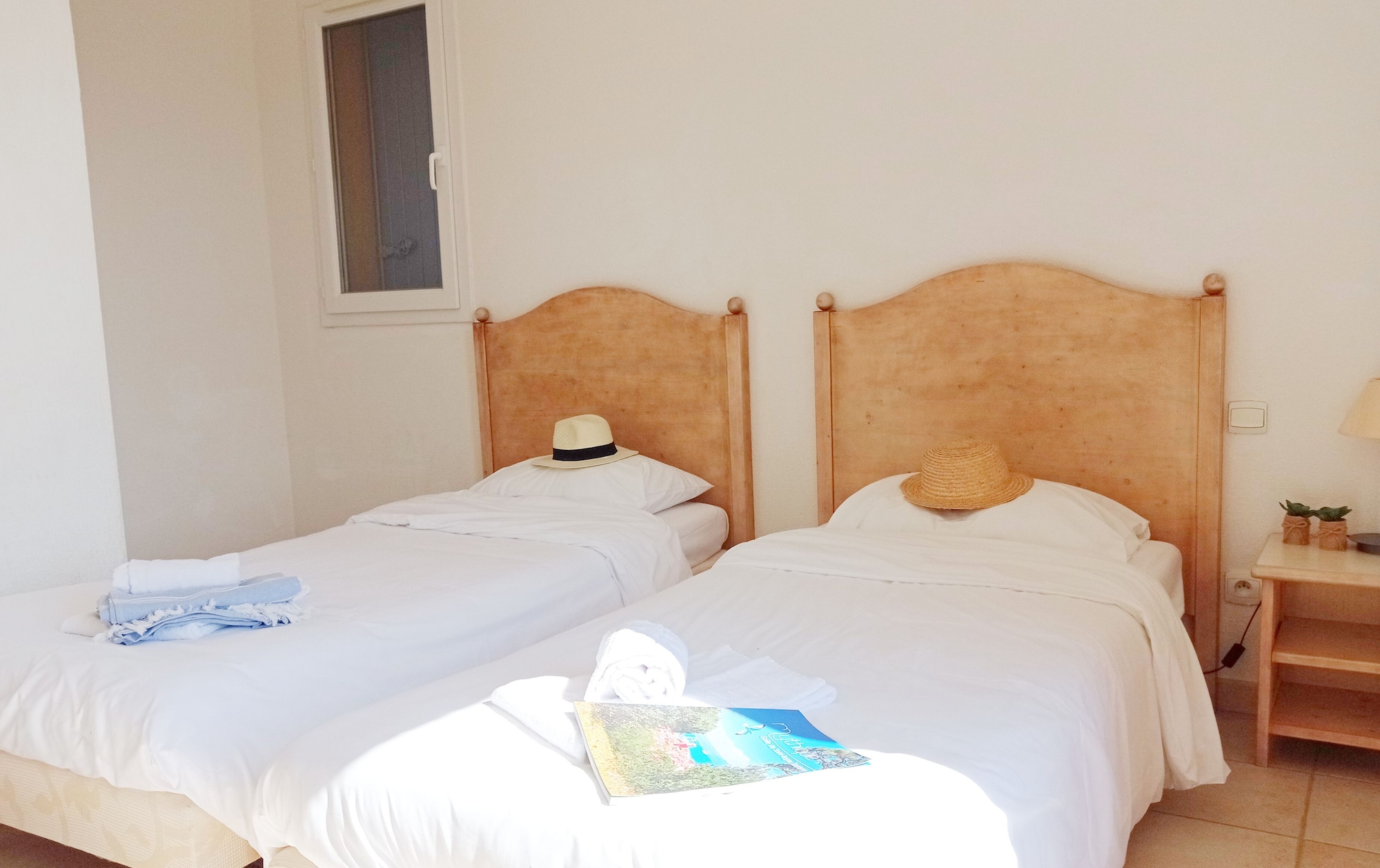 3 Rooms, King and Queen Bed, Sofa