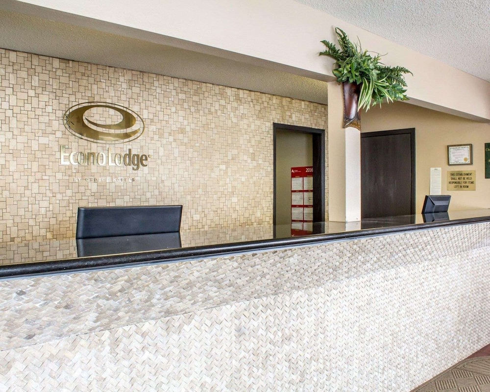Econo Lodge Ames 2/21