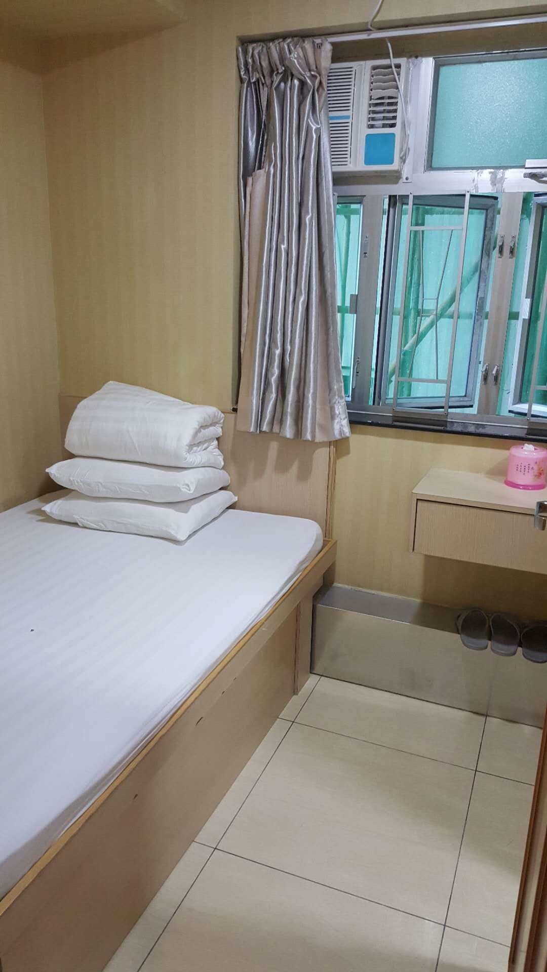 ROOM, DOUBLE BED