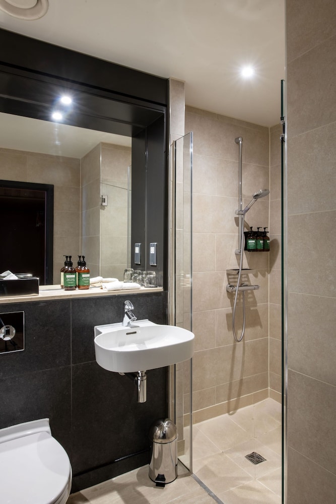 City, Twin Beds، Apex City 15/15