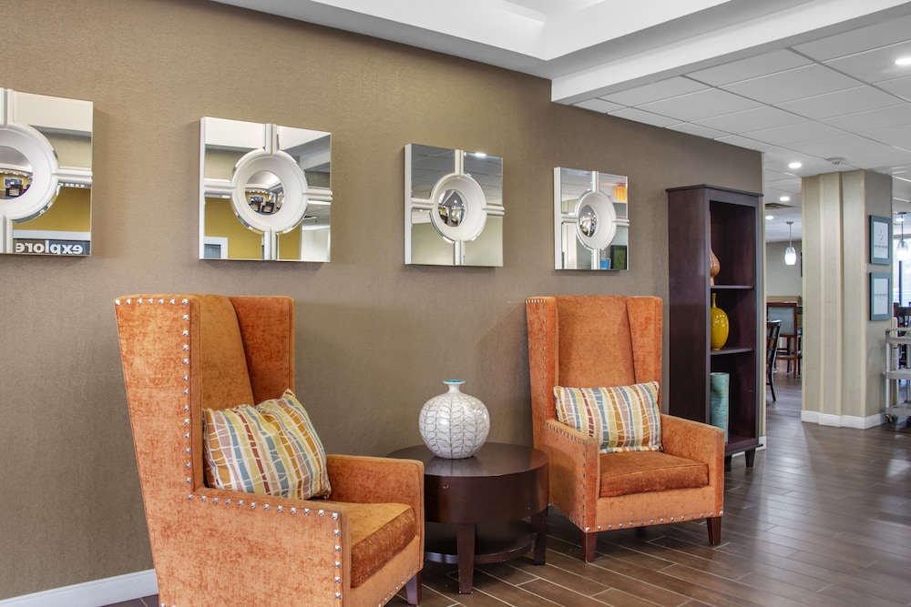 Hampton Inn Adel 24/45