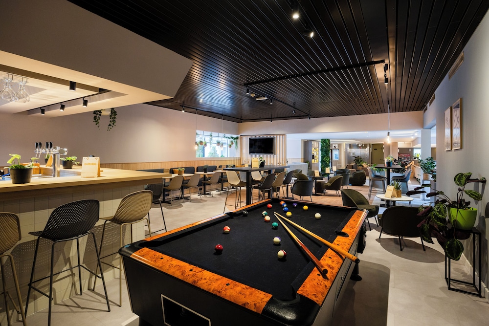 restaurant cafeteria