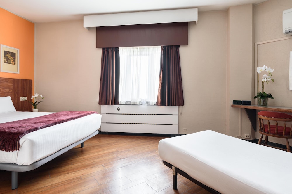 ROOM, TRIPLE