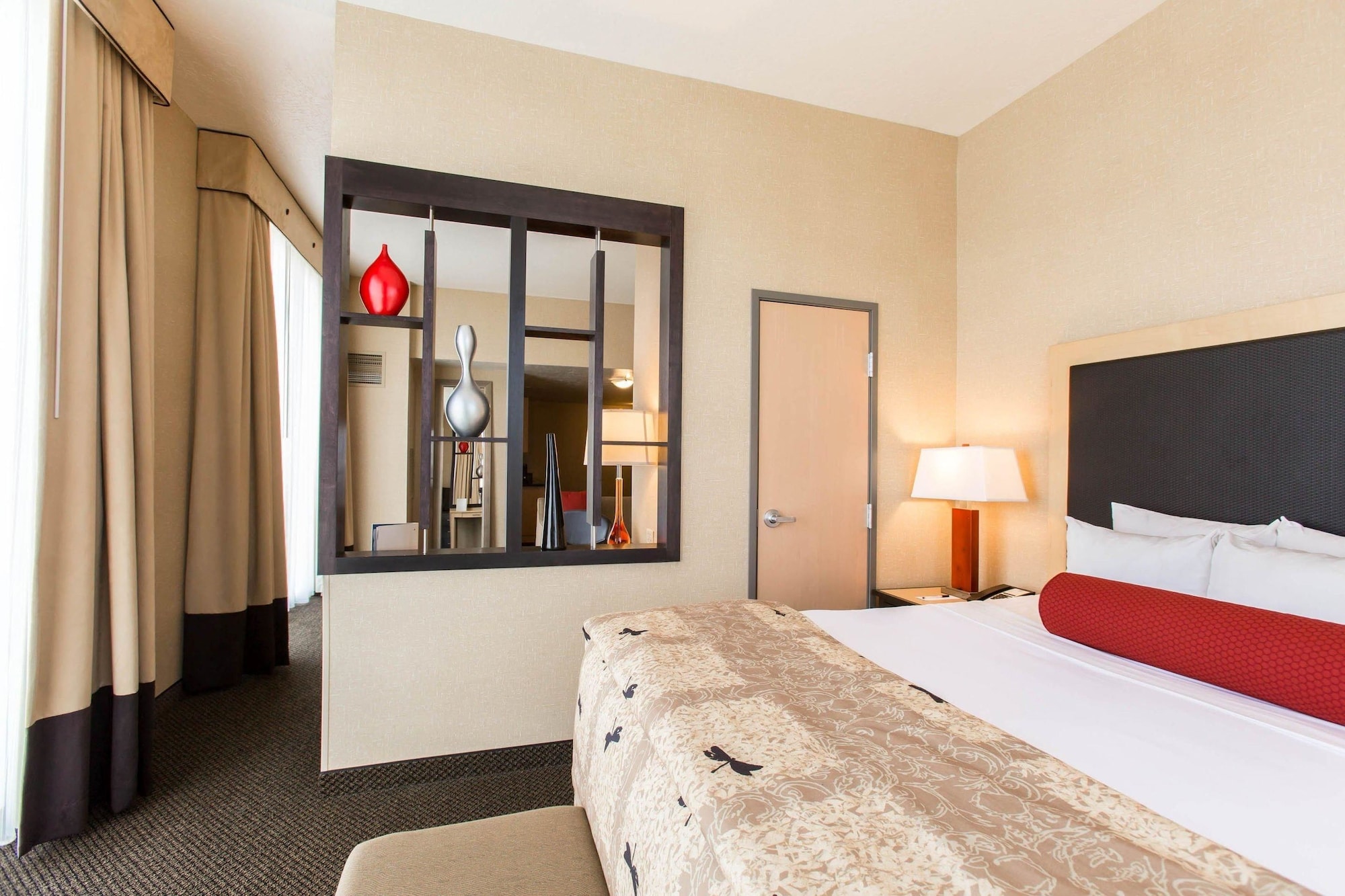 Suite, King Bed, Sofa