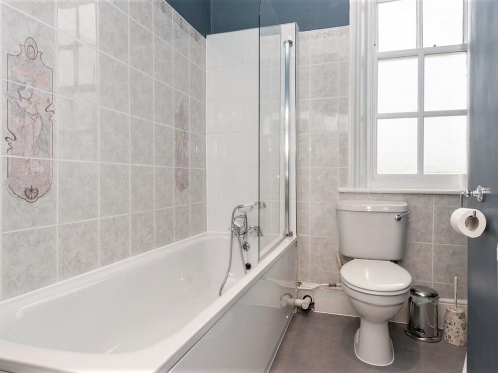 Summerfield Pub & Boutique Rooms 18/21