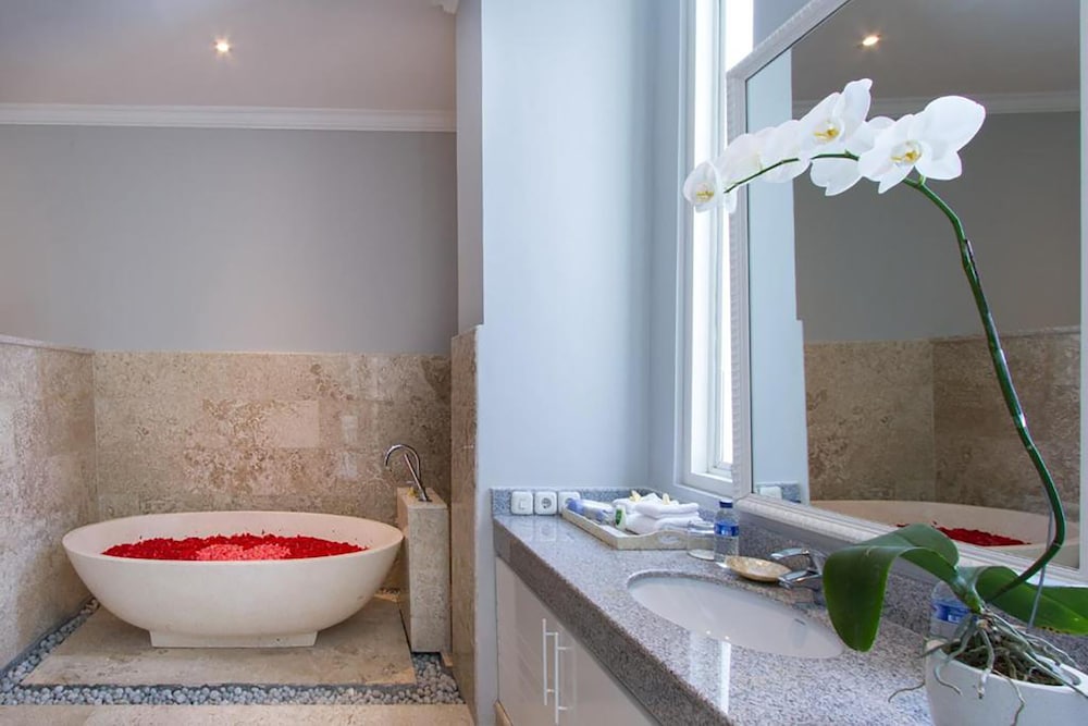 Nunamkhalu Private Villas and Spa (Ex Nusa Dua Retreat) 23/79