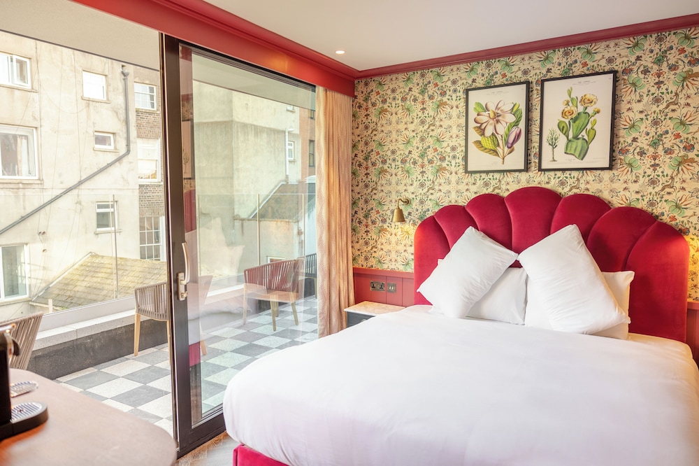 Town House, King Bed, Balcony