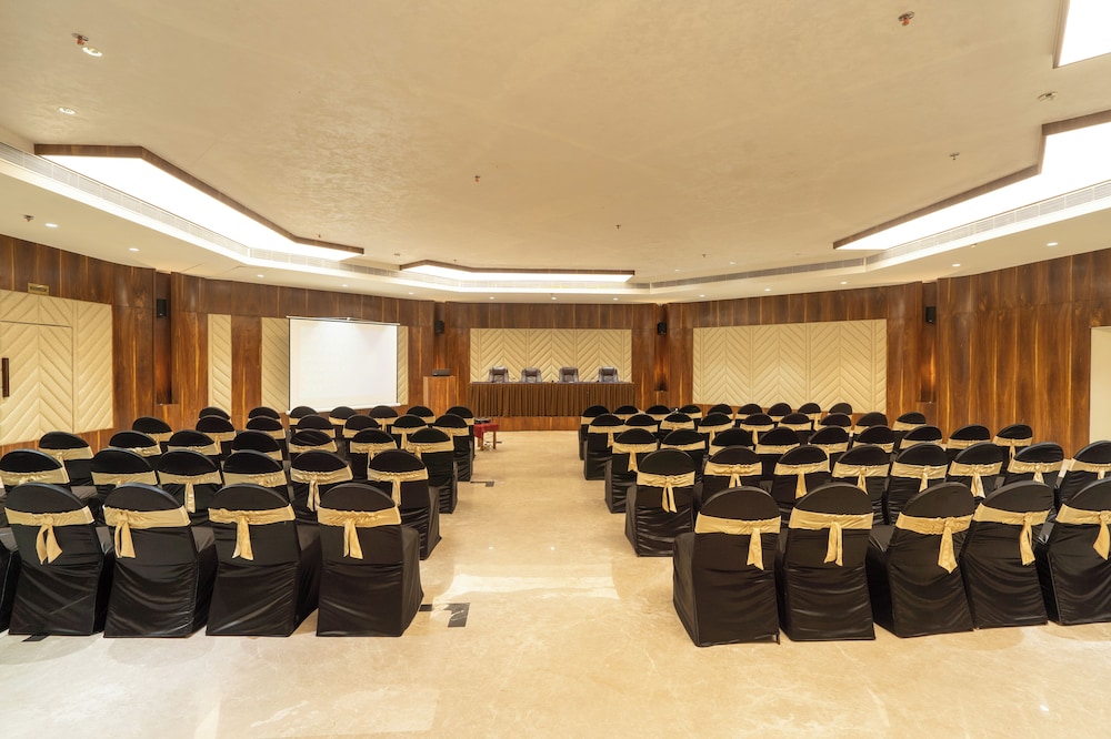 Hotel Mayura 32/50