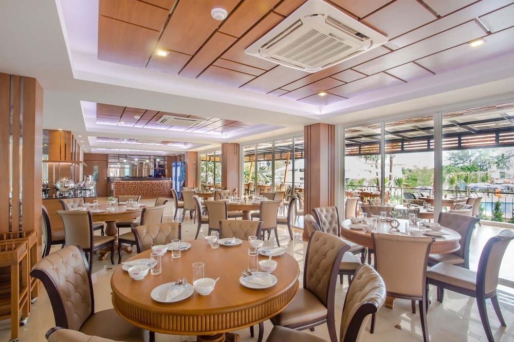Saint Tropez Beach Resort Hotel 48/74